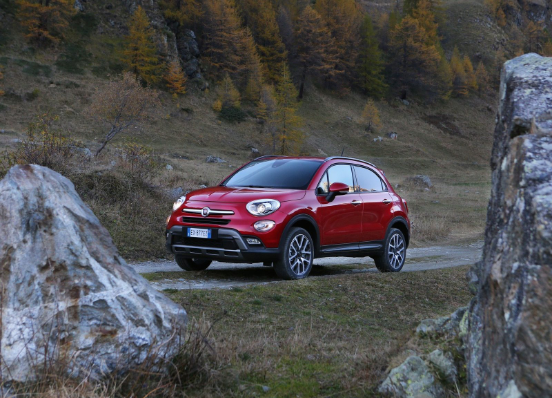 Illustration for article titled No One Will Ever Drive Their 2016 Fiat 500X Like In These Photos